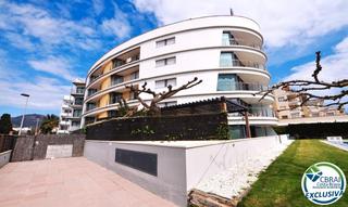 Apartament a Salatar. Ático en 1º línea con solárium, preciosas vistas y licencia turí