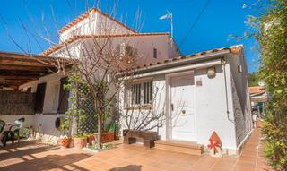 Casa adossada a Carrer argentera 13. Casa en mas mates muy soleada
