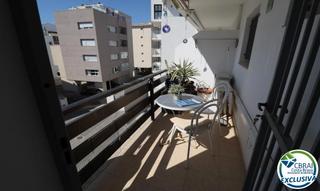Apartament a Carrer punta de llevant 6. Se vende apartamento a 500 metros del mar , parking privado.