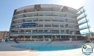 Apartament a Carrer cap de la gola 30. Encantador apartamento con licencia turística y vistas al canal