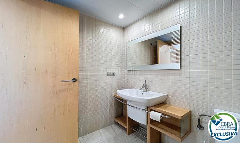 Foto c342f219-9c30-435e-9aad-c86c5a48643a. Apartamento en avinguda pastor 1 en venta - , costa brava – magnífico apartamento de 1 dormitorio con vistas al mar y al canal en Roses