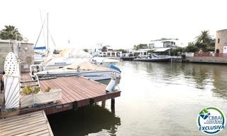 Doppelhaus in Carrer port joan 51. Venta de casa con gran amarre en santa margarita, roses
