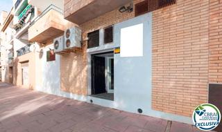 Business premise in Carrer del puig rom 106. En el centro de roses