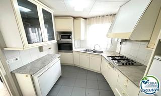 Casa adossada a Carrer sant antoni 22. ¡gran casa en el centro de roses con local comercial a poca dist