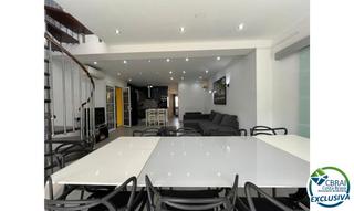 Casa a Carrer montseny 87a. Villa ideal para alquiler con licencia turística, piscina, zona