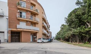 Etagenwohnung in Carrer de collsacabra 35. Tu oportunidad de vivir con comodidad en mas mates