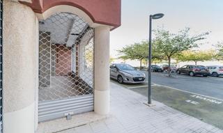 Business premise in Carrer de la riera ginjolers 75. Local planta baja posibilidad de negocio