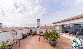 Dúplex a Carrer de l'almirall federico gravina 43. Dúplex en venta en roses centro.