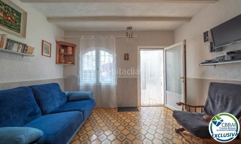 Foto 352e22f7-75d4-4c06-b888-f162ce665771. Piso en carrer poblat típic-gregal 3 apartamento de dos dormitorios, aparcamiento privado y licencia turística. en Empuriabrava