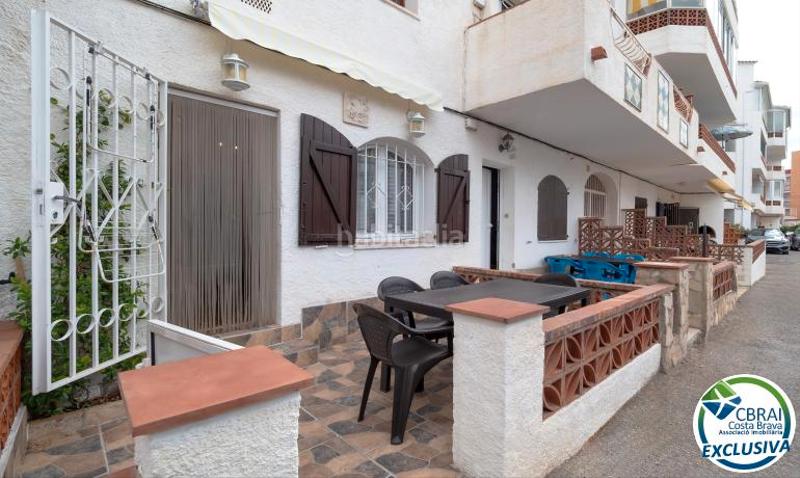 Foto ea8e8ff6-c587-4dc4-bb20-9a2034d24e64. Piso en carrer poblat típic-gregal 3 apartamento de dos dormitorios, aparcamiento privado y licencia turística. en Empuriabrava