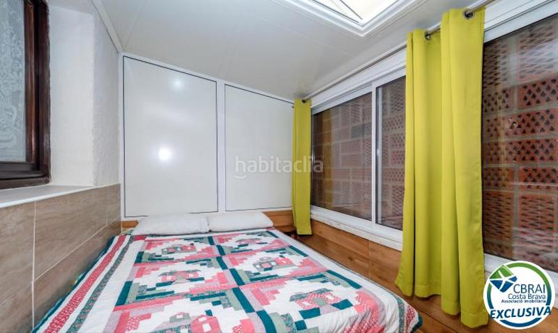 Foto f4b6aa6d-09bc-450f-b8fd-d21446d85afe. Piso en carrer poblat típic-gregal 3 apartamento de dos dormitorios, aparcamiento privado y licencia turística. en Empuriabrava