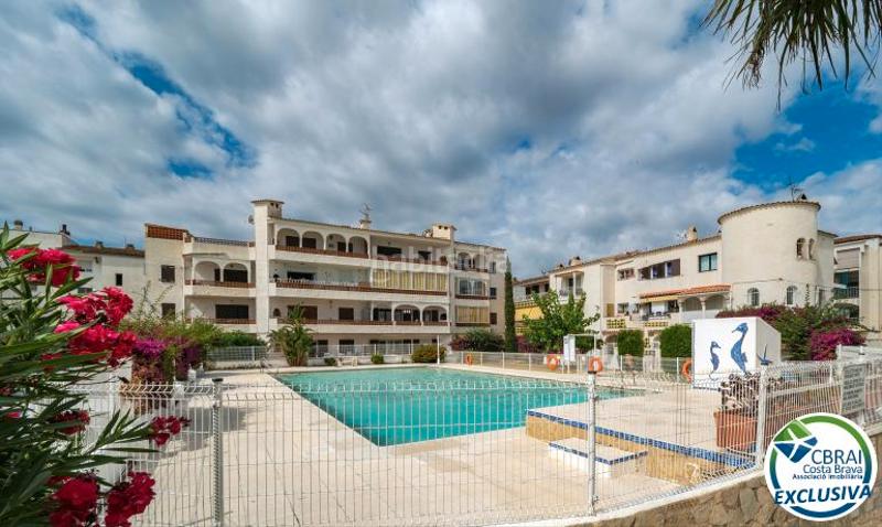 Foto f4c2c06d-9c13-4ac1-9e01-3f20631196cd. Piso en carrer poblat típic-gregal 3 apartamento de dos dormitorios, aparcamiento privado y licencia turística. en Empuriabrava