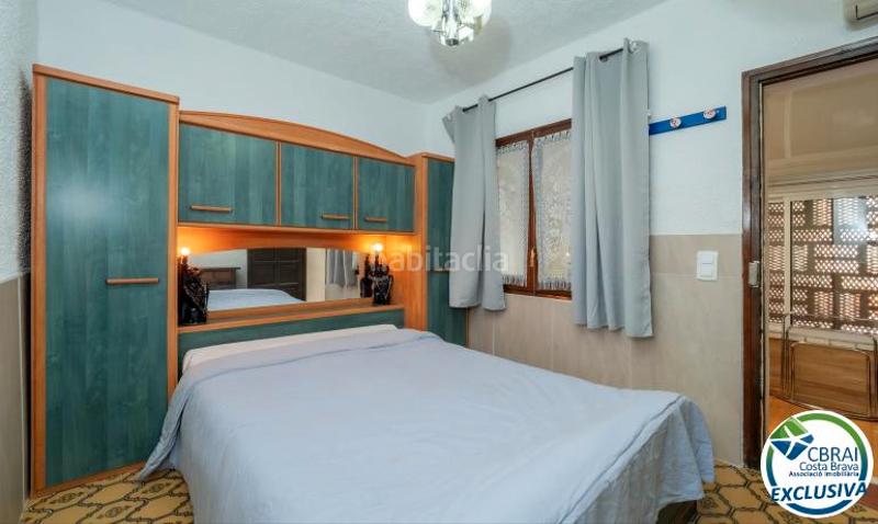 Foto fcca56ce-32a6-4ece-ac8a-c0aed7e8e0df. Piso en carrer poblat típic-gregal 3 apartamento de dos dormitorios, aparcamiento privado y licencia turística. en Empuriabrava
