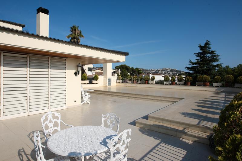 Foto 104f54ed-2a21-4926-b856-a3beaaad7bd3. Chalet en avinguda del mas mates 14 14 casa en venta girona en Roses