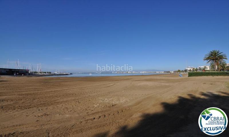 Foto 192ef201-c28e-4a51-89ca-b4876ea3d1d7. Local comercial a carrer joan badosa 24 bajos 24 a Roses