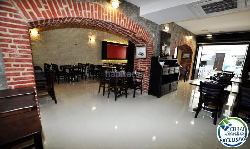 Foto 5069f8cc-7a9a-457d-b814-8e119440ff01. Local comercial a carrer joan badosa 24 bajos 24 a Roses