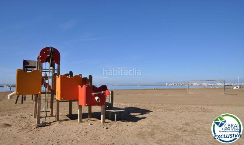 Foto a481dc75-9558-4499-b825-7f93429e87c1. Local comercial a carrer joan badosa 24 bajos 24 a Roses