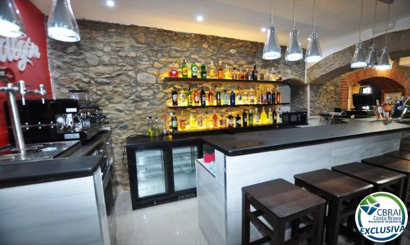 Foto a6bdb5c2-b6d9-4818-9d13-352bceff66b5. Local comercial a carrer joan badosa 24 bajos 24 a Roses