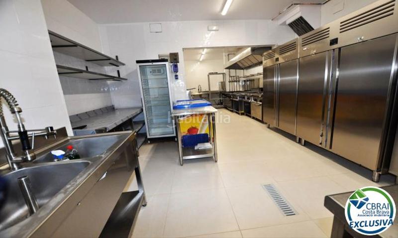 Foto bcd60e9e-e7fb-4f4a-abb8-de94d35eb95d. Local comercial a carrer joan badosa 24 bajos 24 a Roses