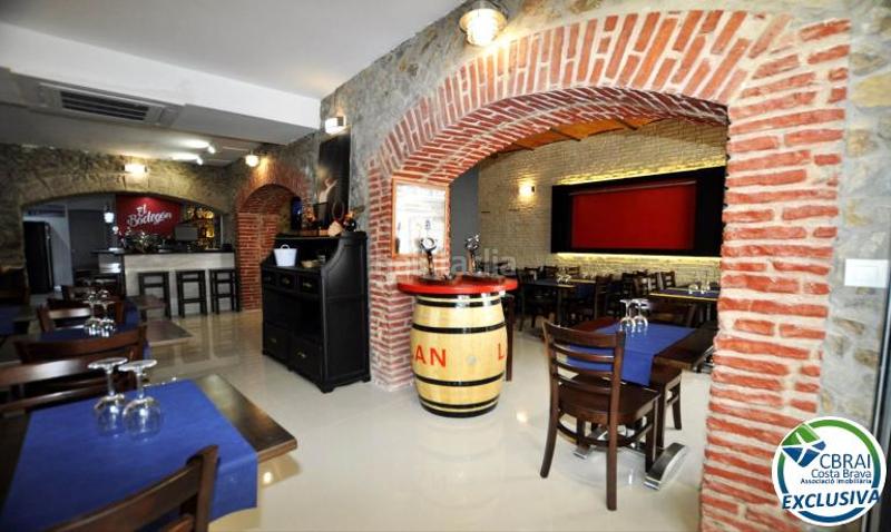 Foto e1df8746-865f-4eff-a4e2-a81c8f43fee9. Local comercial a carrer joan badosa 24 bajos 24 a Roses