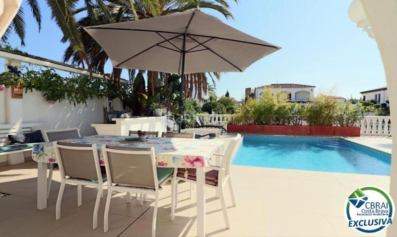 Foto 4af37f07-771f-4e4d-ac72-1742212768bd. Casa en calle norfeu 22 a 22 casa en venta girona en Empuriabrava