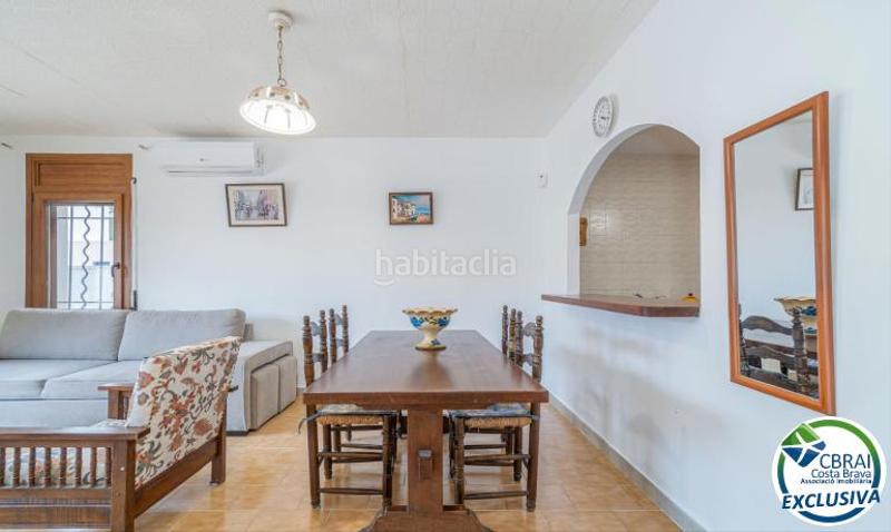 Foto 13b9db27-5832-4431-9f19-aa2b2c2921fc. Casa a carrer Montgrí 30 b 30 a Montgrí Empuriabrava