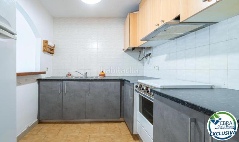 Foto 18c95883-cee1-401d-b91a-d9f154d22fa6. Casa a carrer Montgrí 30 b 30 a Montgrí Empuriabrava