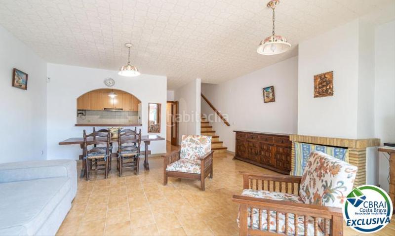 Foto 58eb730a-d080-43d4-ba5a-86140ccc57d0. Casa a carrer Montgrí 30 b 30 a Montgrí Empuriabrava