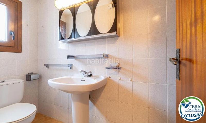 Foto 9d162947-c3a3-443e-b608-f307ff877b3d. Casa a carrer Montgrí 30 b 30 a Montgrí Empuriabrava