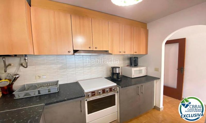 Foto b6179371-1133-4a82-a3d4-d2038eeebf74. Casa a carrer Montgrí 30 b 30 a Montgrí Empuriabrava