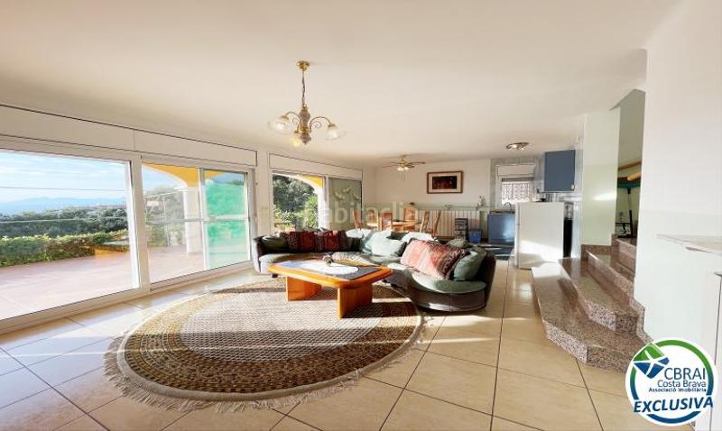 Foto 373e3f99-d62f-42ac-bd15-fd75a9781ab5. Casa en carrer alacant 38 38 casa en venta girona en Roses