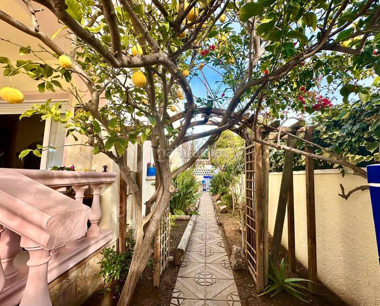 Foto e37b5a05-ba08-4b62-9b04-bd60d40e3952. Casa en carrer de sant morí casa en venta girona en Empuriabrava