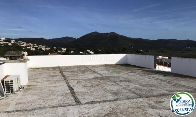 Foto 45f7d956-98e2-48c0-bbd5-733479b28abc. Casa en calle baix llobregat 4 4 casa en venta girona en Roses