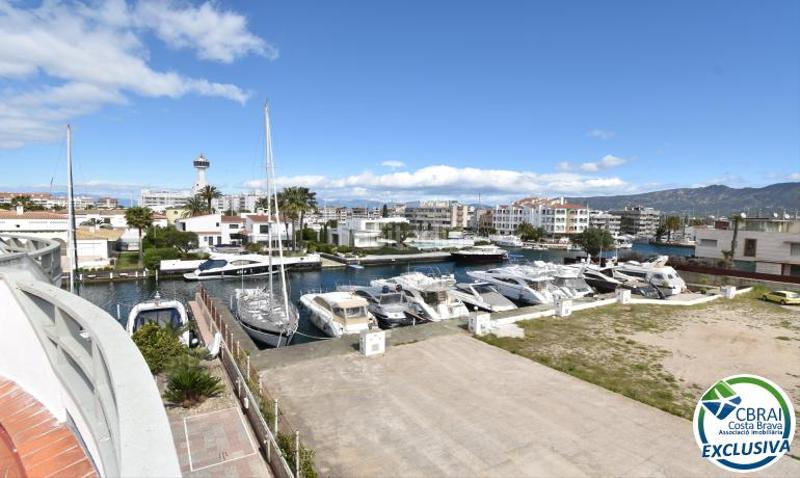 Foto e7fff4f6-5d2a-47a1-90c7-1a89b72a618c. Casa en carrer salins b 0 casa en venta girona en Empuriabrava
