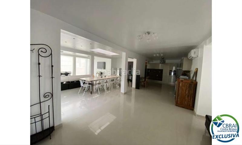 Foto 5177bd48-c64e-485d-ba25-45d49d98699a. Casa en carrer falconera 24 24 casa en venta girona en Empuriabrava