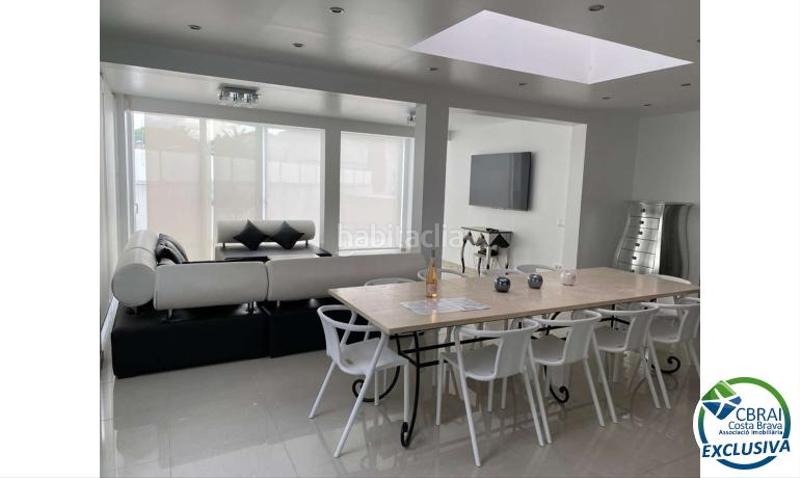Foto 6728064f-3314-4653-8f80-34a2512a6c62. Casa en carrer falconera 24 24 casa en venta girona en Empuriabrava