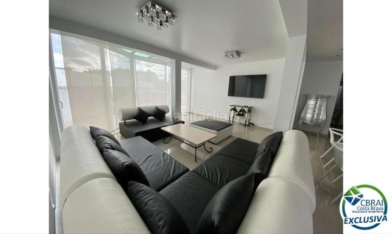 Foto 9dbb8219-4f7d-42f6-9bb5-3672f7f78b51. Casa en carrer falconera 24 24 casa en venta girona en Empuriabrava