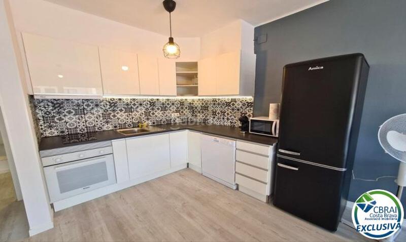Foto 2f5e0141-171c-4d2a-9af4-d8847b7ab01b. Apartamento en carrer san mori 6 2 6 apartamento en venta girona en Empuriabrava