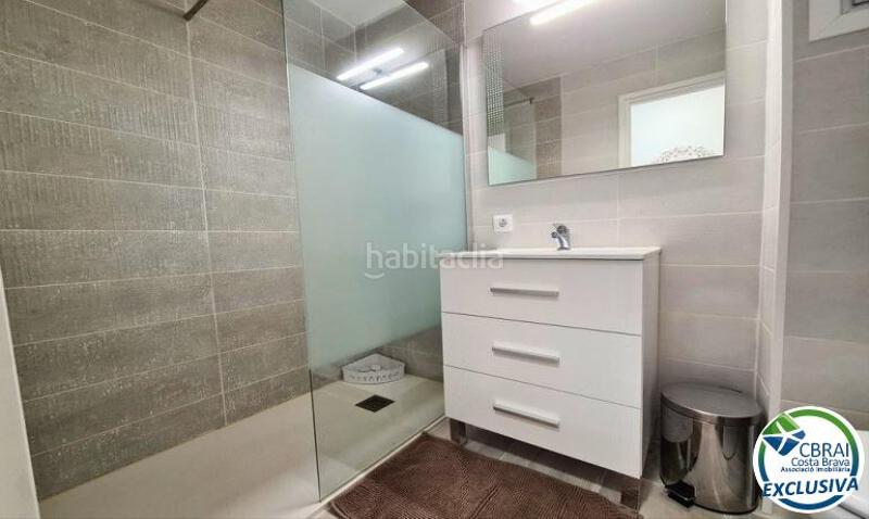Foto 2fa55af1-f057-4245-9eb2-86efee3ba034. Apartamento en carrer san mori 6 2 6 apartamento en venta girona en Empuriabrava