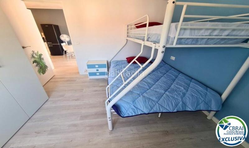 Foto 4abd0309-5964-4357-a2ad-76a0e56032c9. Apartamento en carrer san mori 6 2 6 apartamento en venta girona en Empuriabrava