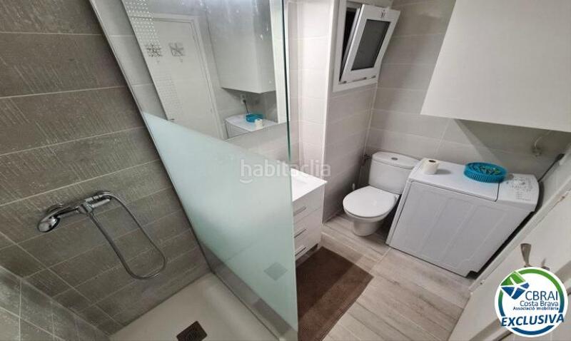Foto b6154405-83da-42dd-a7ad-e52c18945738. Apartamento en carrer san mori 6 2 6 apartamento en venta girona en Empuriabrava