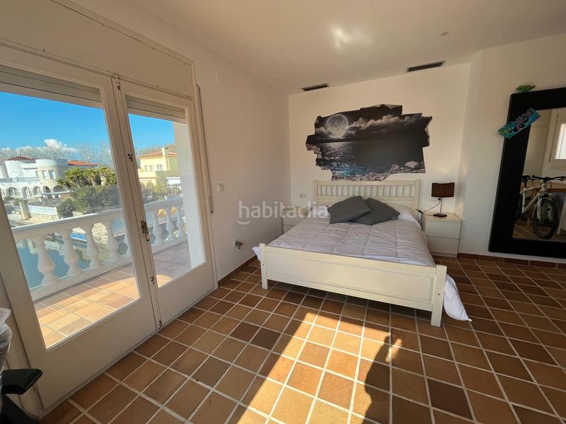 Foto 088325d3-22d6-40e4-8045-0bf9c94fa91d. Casa en carrer llobregat casa en venta girona en Empuriabrava