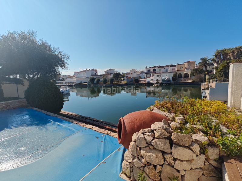 Foto 1448d457-d82d-4abf-a976-ca95fbbe4a1f. Casa en carrer llobregat casa en venta girona en Empuriabrava