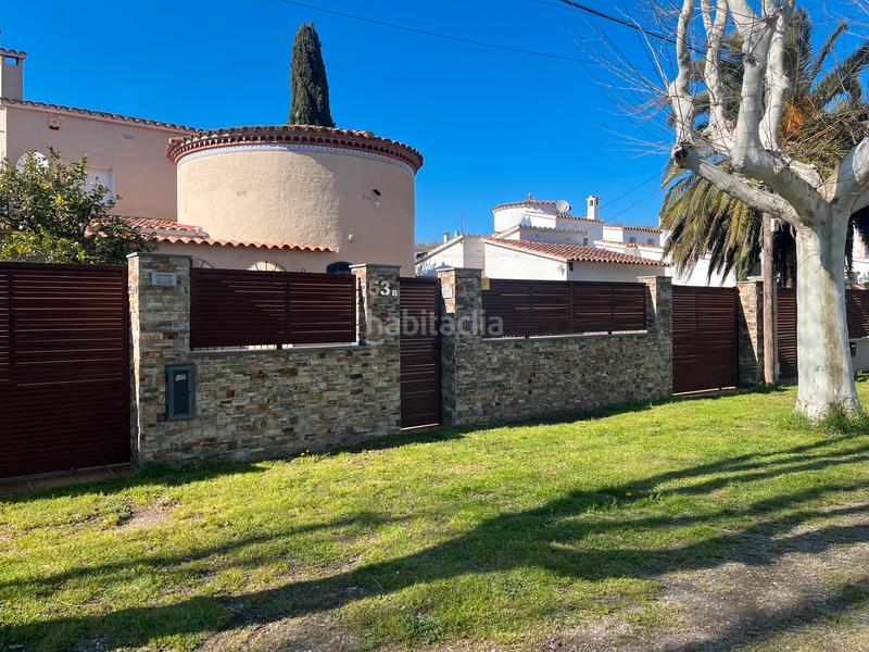 Foto 2ba730a3-fbaa-4777-9db7-3c5797321383. Casa en carrer llobregat casa en venta girona en Empuriabrava