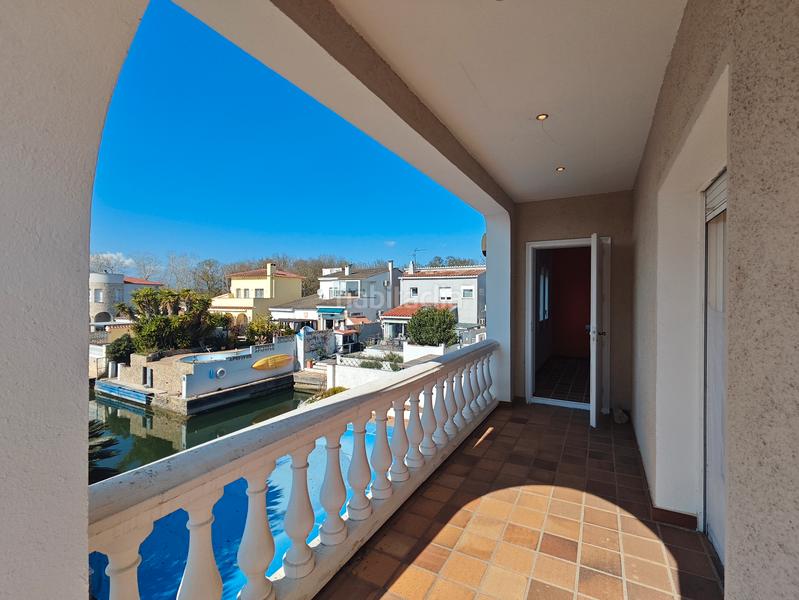 Foto 658b562b-e5b1-4bad-b679-f3c2600db8e7. Casa en carrer llobregat casa en venta girona en Empuriabrava