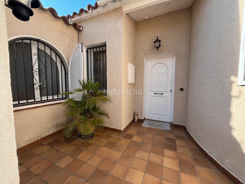 Foto 908c4c7e-a318-409c-88b4-acf1eb1e54c8. Casa en carrer llobregat casa en venta girona en Empuriabrava