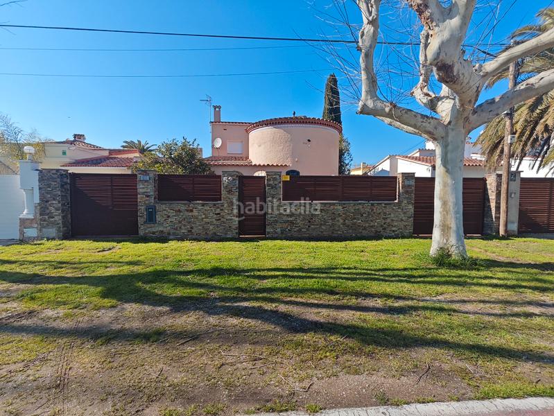 Foto 949bb1a9-3c80-47a4-b4bd-3c5a4f027442. Casa en carrer llobregat casa en venta girona en Empuriabrava