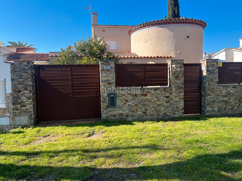 Foto a1b985f5-6da3-4d5c-9560-ce3bf6bbf57f. Casa en carrer llobregat casa en venta girona en Empuriabrava
