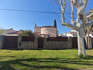 Maison à Carrer llobregat, 53 53. Casa en venta en empuriabrava girona