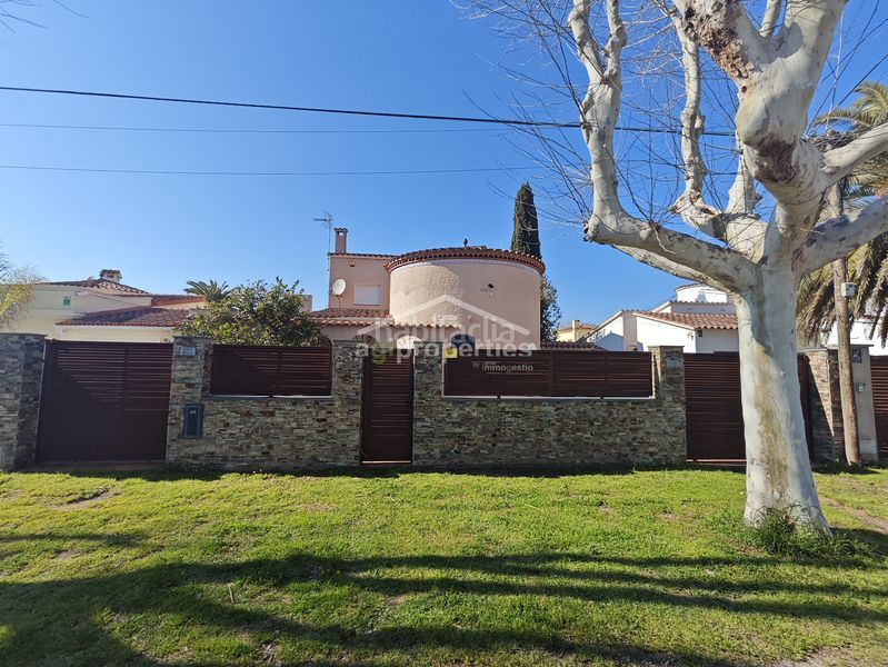 Foto c0e0dd1e-1a6c-4cbd-a60d-3da1c67bafe8. Casa a carrer llobregat a Tordera - Fluvià - Llobregat Empuriabrava